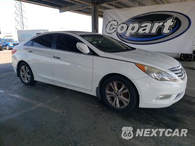 Czwarte zdjęcie samochodu z boku: 2013 HYUNDAI SONATA SE VIN:5NPEC4AC1DH574273 - miniatura