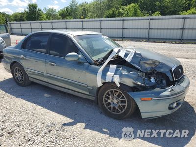 Czwarte zdjęcie samochodu z boku: 2004 HYUNDAI SONATA GLS VIN:KMHWF35HX4A990563 - miniatura