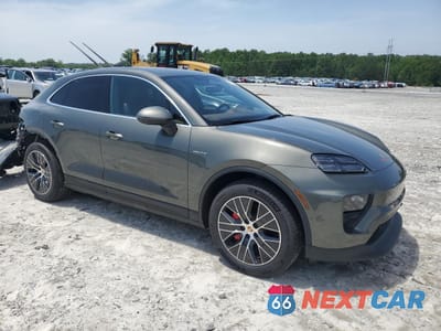 Czwarte zdjęcie samochodu z boku: 2025 PORSCHE MACAN 4S VIN:WP1AB2XA8SL152338 - miniatura