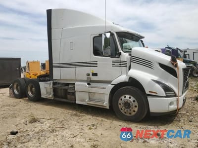 2021 VOLVO VNR SEMI TRUCK 4V4WC9EH0MN600339 - główne zdjęcie licytacji z USA - miniatura