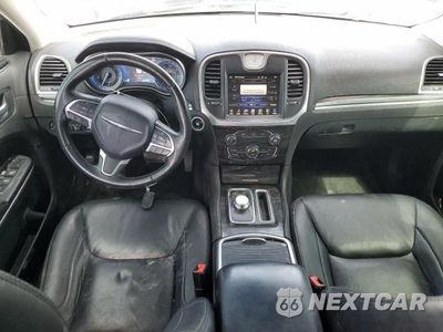 Zdjęcie 8 z 13 samochodu: 2015 CHRYSLER 300 LIMITED VIN:2C3CCAAG8FH749045 - miniatura