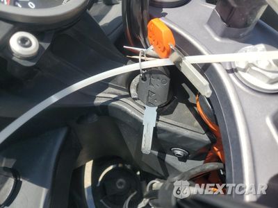 Zdjęcie 8 z 10 samochodu: 2015 KTM 1190 ADVENTURE R VIN:VBKV29405FM930779 - miniatura