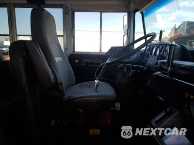 Piąte zdjęcie samochodu w środku: 1999 FREIGHTLINER CHASSIS FS65 VIN:4UZ6CFAA4XCF09530 - miniatura