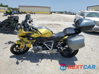 Trzecie zdjęcie samochodu z tyłu: 2020 BMW R 1250 RS VIN:WB10J8303LZG92066 - miniatura