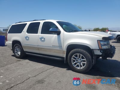 Czwarte zdjęcie samochodu z boku: 2012 CHEVROLET SUBURBAN K1500 LTZ VIN:1GNSKKE74CR218938 - miniatura