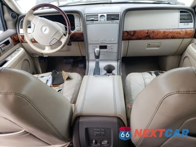 Zdjęcie 8 z 14 samochodu: 2004 LINCOLN NAVIGATOR VIN:5LMFU27R34LJ35095 - miniatura