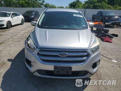 Piąte zdjęcie samochodu w środku: 2017 FORD ESCAPE SE VIN:1FMCU0GD6HUE95007 - miniatura