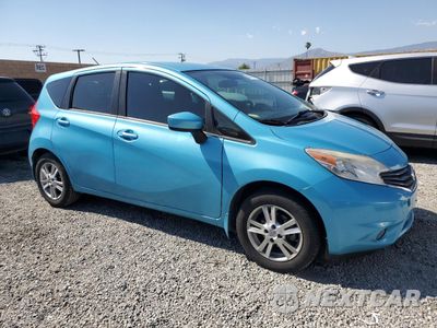 Czwarte zdjęcie samochodu z boku: 2015 NISSAN VERSA NOTE S VIN:3N1CE2CP0FL370821 - miniatura