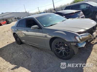 Czwarte zdjęcie samochodu z boku: 2019 CHRYSLER 300 S VIN:2C3CCABG2KH686078 - miniatura