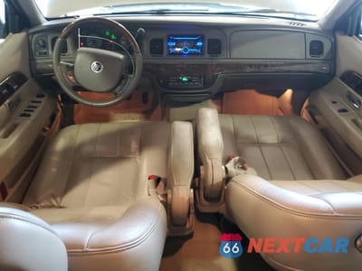 Zdjęcie 8 z 12 samochodu: 2010 MERCURY GRAND MARQUIS LS VIN:2MEBM7FV9AX622090 - miniatura
