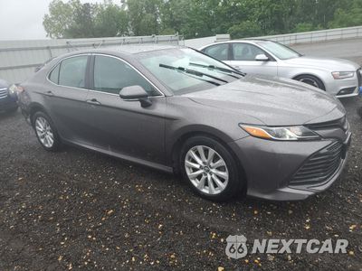 Czwarte zdjęcie samochodu z boku: 2018 TOYOTA CAMRY L VIN:4T1B11HK9JU137879 - miniatura