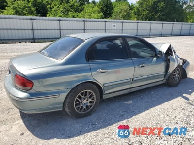 Trzecie zdjęcie samochodu z tyłu: 2004 HYUNDAI SONATA GLS VIN:KMHWF35HX4A990563 - miniatura