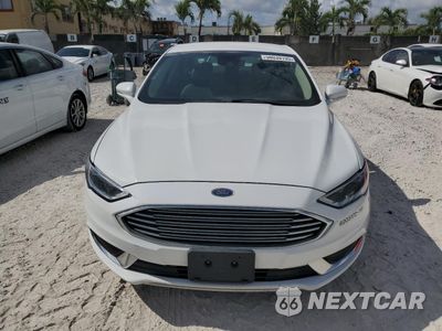 Piąte zdjęcie samochodu w środku: 2018 FORD FUSION SE HYBRID VIN:3FA6P0LU0JR118612 - miniatura
