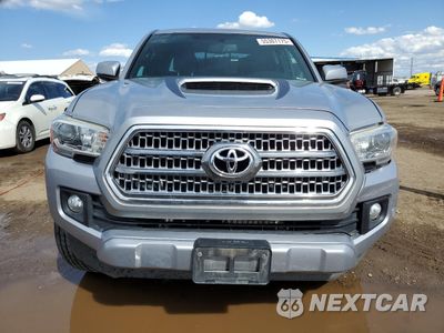 Piąte zdjęcie samochodu w środku: 2017 TOYOTA TACOMA DOUBLE CAB VIN:3TMCZ5ANXHM104725 - miniatura
