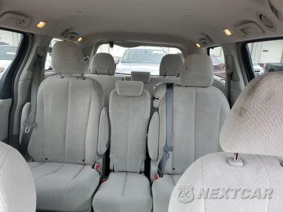 Zdjęcie 10 z 16 samochodu: 2013 TOYOTA SIENNA LE VIN:5TDKK3DC0DS368044 - miniatura