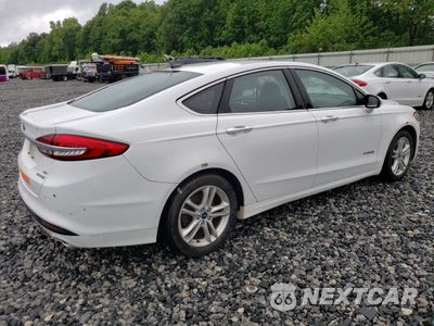 Trzecie zdjęcie samochodu z tyłu: 2018 FORD FUSION SE HYBRID VIN:3FA6P0LU5JR118816 - miniatura