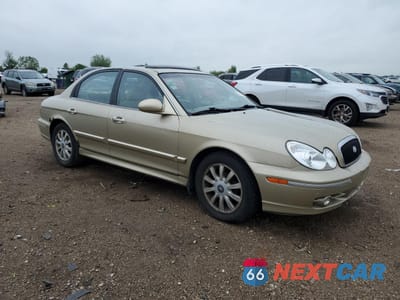 Czwarte zdjęcie samochodu z boku: 2002 HYUNDAI SONATA GLS VIN:KMHWF35H42A714778 - miniatura