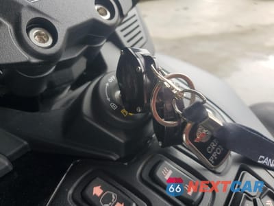 Zdjęcie 8 z 10 samochodu: 2022 CAN-AM SPYDER ROADSTER RT VIN:2BXNBDD25NV006612 - miniatura