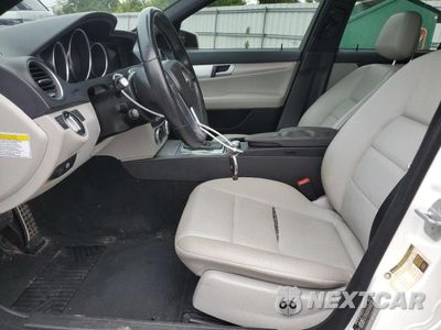 Zdjęcie 7 z 12 samochodu: 2013 MERCEDES-BENZ C 300 4MATIC VIN:WDDGF8AB5DR301298 - miniatura