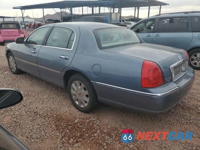 Drugie zdjęcie samochodu z przodu: 2004 LINCOLN TOWN CAR ULTIMATE VIN:1LNHM83W74Y648282 - miniatura