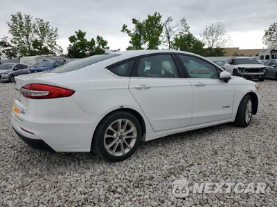 Trzecie zdjęcie samochodu z tyłu: 2019 FORD FUSION SE VIN:3FA6P0LU6KR124884 - miniatura