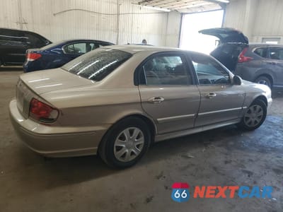 Trzecie zdjęcie samochodu z tyłu: 2005 HYUNDAI SONATA GL VIN:KMHWF25H35A158526 - miniatura