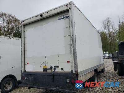 Trzecie zdjęcie samochodu z tyłu: 2018 CHEVROLET EXPRESS G4500 VIN:1HA6GVCG9JN007931 - miniatura