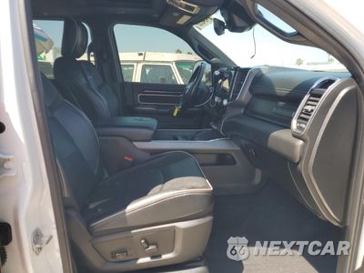 Piąte zdjęcie samochodu w środku: 2020 RAM 3500 LARAMIE VIN:3C63RRML8LG240741 - miniatura