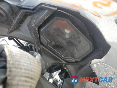 Zdjęcie 7 z 10 samochodu: 2025 KAWASAKI EX650 R VIN:ML5EXER12SDAD7713 - miniatura