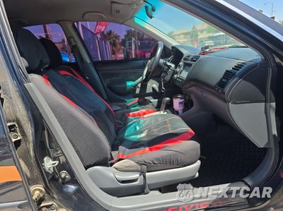 Piąte zdjęcie samochodu w środku: 2005 HONDA CIVIC DX VP VIN:1HGES16355L024261 - miniatura