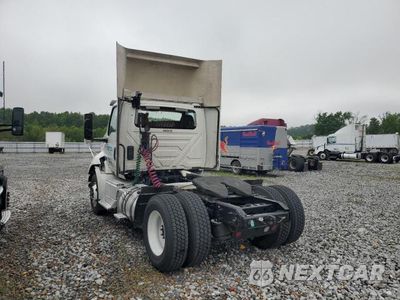 Trzecie zdjęcie samochodu z tyłu: 2021 INTERNATIONAL RH613 SEMI TRUCK VIN:3HSDXTZN7MN157929 - miniatura
