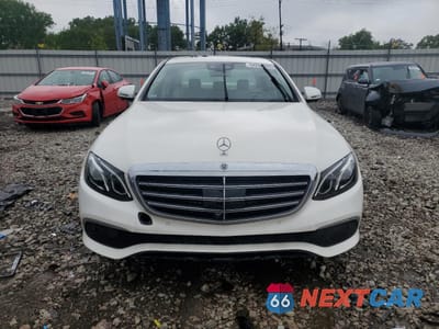 Piąte zdjęcie samochodu w środku: 2020 MERCEDES-BENZ E 350 VIN:WDDZF8DBXLA748839 - miniatura