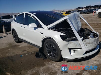 Czwarte zdjęcie samochodu z boku: 2023 TESLA MODEL X VIN:7SAXCDE50PF410135 - miniatura