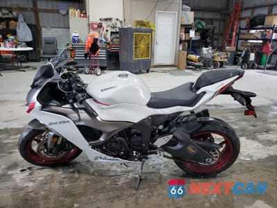 Trzecie zdjęcie samochodu z tyłu: 2024 KAWASAKI ZX636 K VIN:JKBZXJJ17RA000252 - miniatura