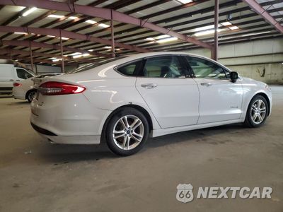 Trzecie zdjęcie samochodu z tyłu: 2018 FORD FUSION SE HYBRID VIN:3FA6P0LU1JR129943 - miniatura
