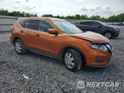 Czwarte zdjęcie samochodu z boku: 2017 NISSAN ROGUE SV VIN:5N1AT2MN8HC813380 - miniatura