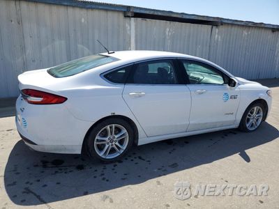 Trzecie zdjęcie samochodu z tyłu: 2018 FORD FUSION SE HYBRID VIN:3FA6P0LU4JR171541 - miniatura