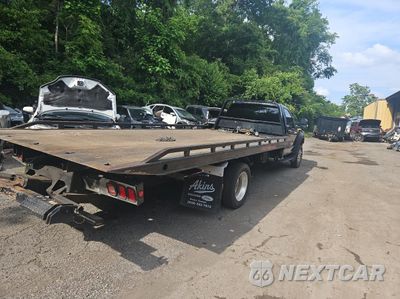 Czwarte zdjęcie samochodu z boku: 2017 FORD F550 SUPER DUTY VIN:1FDUF5GT2HED19245 - miniatura