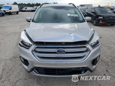 Piąte zdjęcie samochodu w środku: 2018 FORD ESCAPE SE VIN:1FMCU0GD5JUC03160 - miniatura