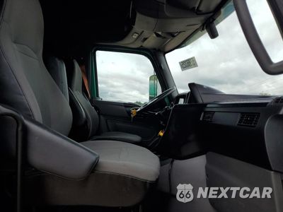 Piąte zdjęcie samochodu w środku: 2020 INTERNATIONAL LT625 SEMI TRUCK VIN:3HSDZTZR9LN077253 - miniatura