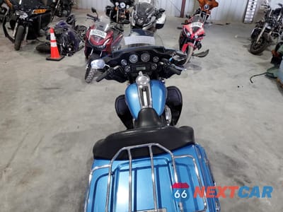Zdjęcie 6 z 8 samochodu: 2011 HARLEY-DAVIDSON FLHTK VIN:1HD1KEM17BB641490 - miniatura