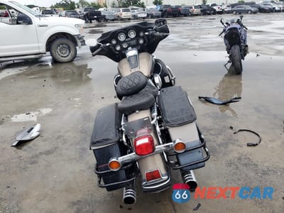 Czwarte zdjęcie samochodu z boku: 2004 HARLEY-DAVIDSON FLHTCUI VIN:1HD1FCW124Y620634 - miniatura