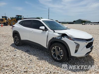 Czwarte zdjęcie samochodu z boku: 2025 CHEVROLET TRAX 1LT VIN:KL77LHEP8SC118421 - miniatura