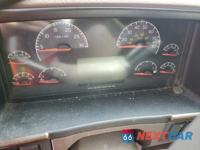 Zdjęcie 8 z 11 samochodu: 2015 VOLVO VN VNL VIN:4V4NC9EH1FN190259 - miniatura