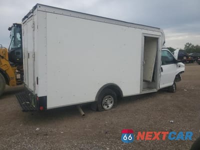 Trzecie zdjęcie samochodu z tyłu: 2021 CHEV EXPRESS G3500 VIN:1GB0GSF79M1239899 - miniatura