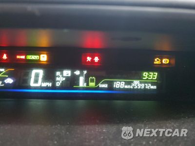 Zdjęcie 9 z 12 samochodu: 2012 TOYOTA PRIUS V VIN:JTDZN3EU6C3123455 - miniatura