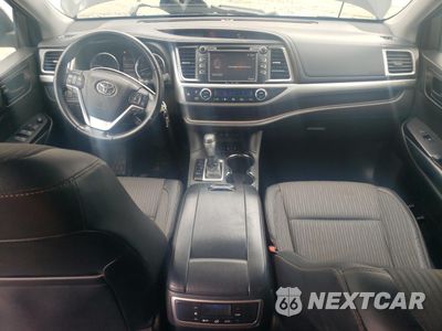 Zdjęcie 8 z 16 samochodu: 2018 TOYOTA HIGHLANDER LE VIN:5TDBZRFH7JS852053 - miniatura
