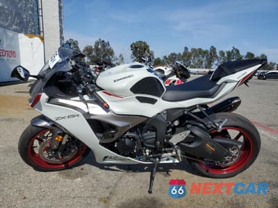 Trzecie zdjęcie samochodu z tyłu: 2024 KAWASAKI ZX636 K VIN:JKBZXJK13RA001221 - miniatura