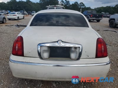 Zdjęcie 6 z 12 samochodu: 2002 LINCOLN TOWN CAR EXECUTIVE VIN:1LNHM81W02Y613809 - miniatura