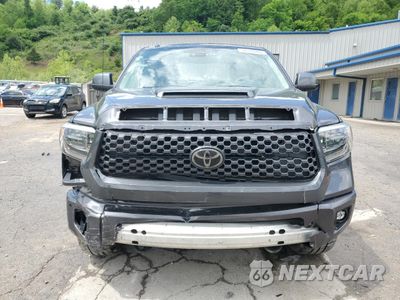 Piąte zdjęcie samochodu w środku: 2018 TOYOTA TUNDRA CREWMAX SR5 VIN:5TFDY5F19JX761383 - miniatura